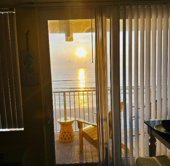 Студио Стандарт с Балконом, Oceanfront Oasis