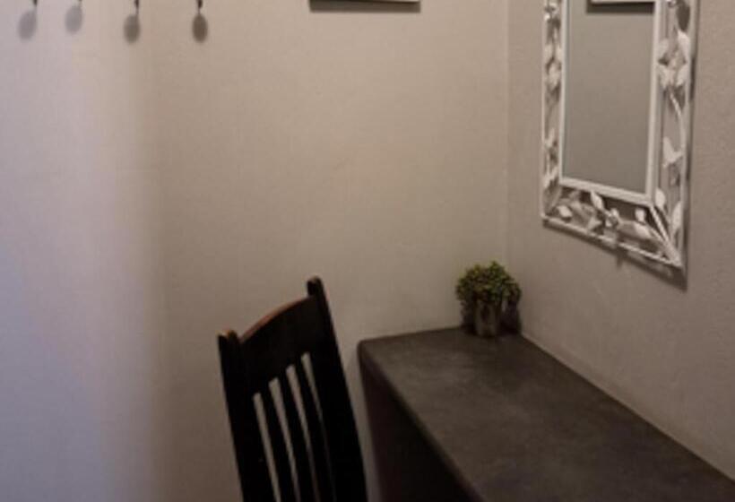 חדר סטנדרט, Stay At 12 Guesthouse And Selfcatering