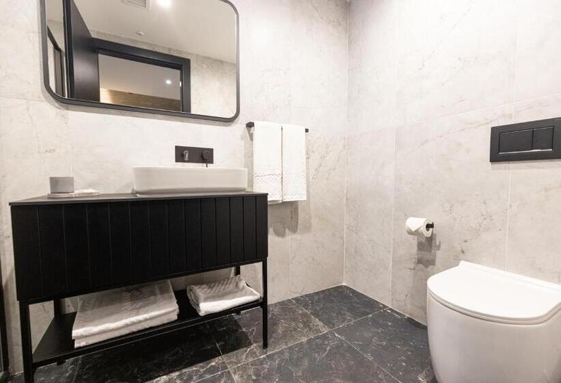 اتاق سوپریور با چشم‌انداز شهر, The Londoner Hotel St. Julian S