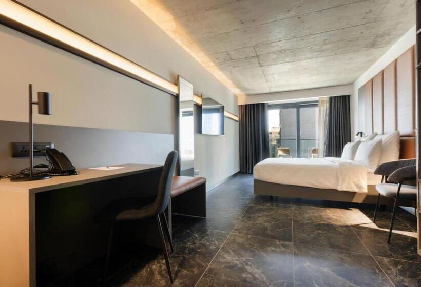 اتاق لوکس با چشم‌انداز شهر, The Londoner Hotel St. Julian S