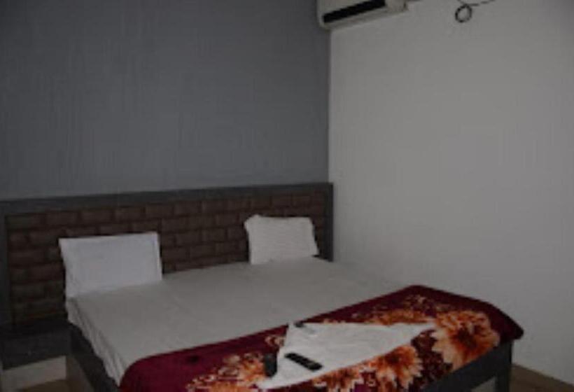 Номер Deluxe, Rajawat , Madhya Pradesh