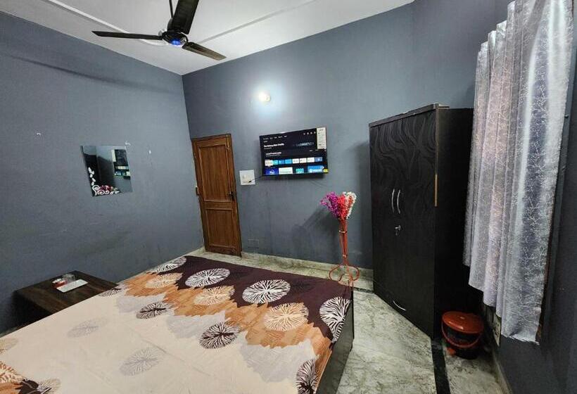 三人经典房间, Oyo Shree Hari Guest House