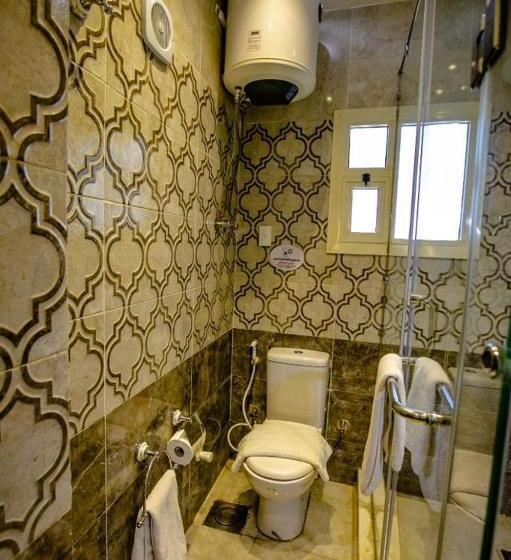 اتاق استاندارد با چشم‌انداز کوهستان, Puzzle Pyramids Inn
