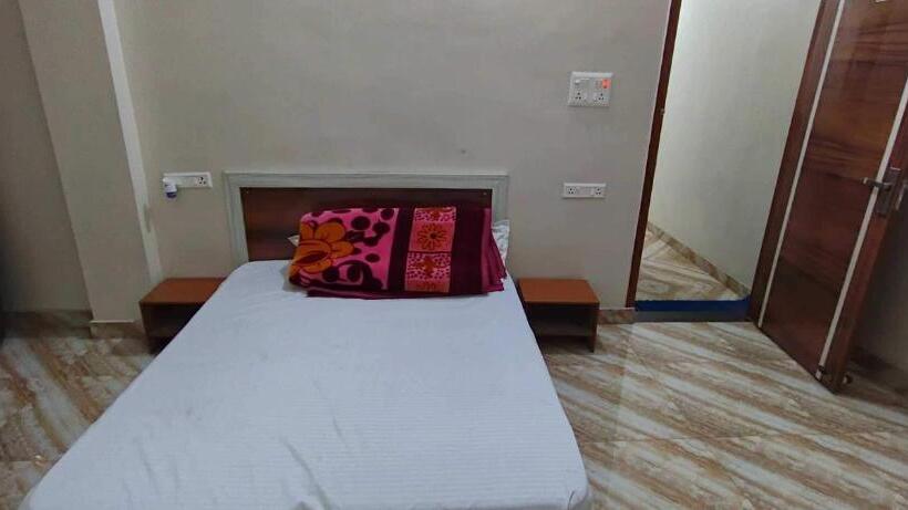 Трехместный Номер Классика, Oyo Hotel Deep