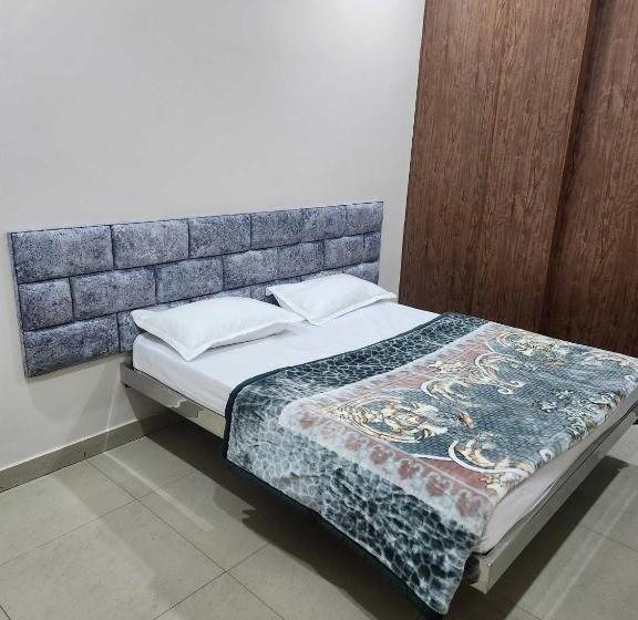 Трехместный Номер Классика, Oyo Hotel Modest