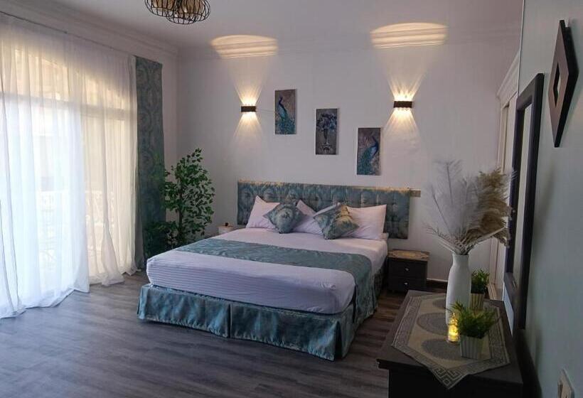 اتاق لوکس با بالکن و چشم‌انداز دریا, Vila Maia Hurghada