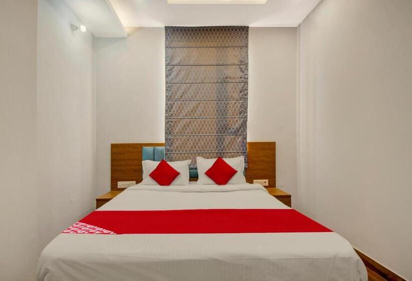 트리플 클래식 룸, Oyo Flagship Hotel Moon Light