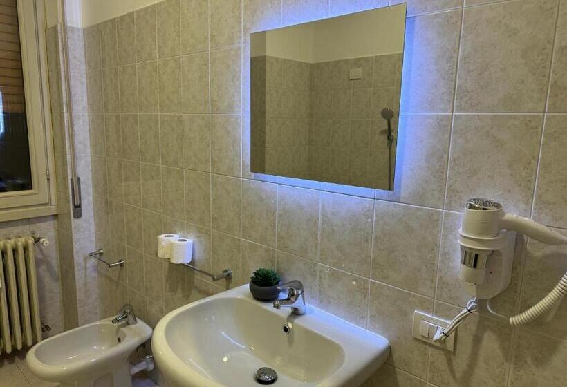 اتاق استاندارد با سرویس بهداشتی مشترک, Feel   Bellavista Suites