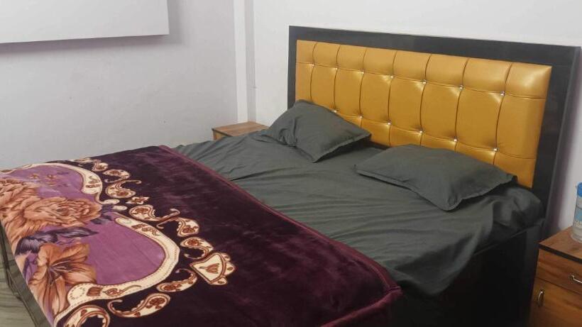 トリプルクラシックルーム, Oyo Flagship Darbar Guest House