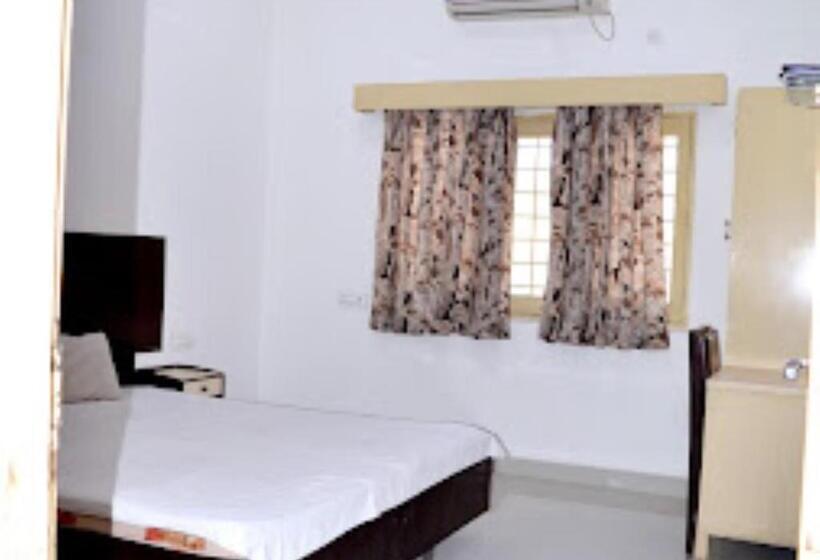 デラックスルーム, Kadambari Hotel And Restaurant Patehra