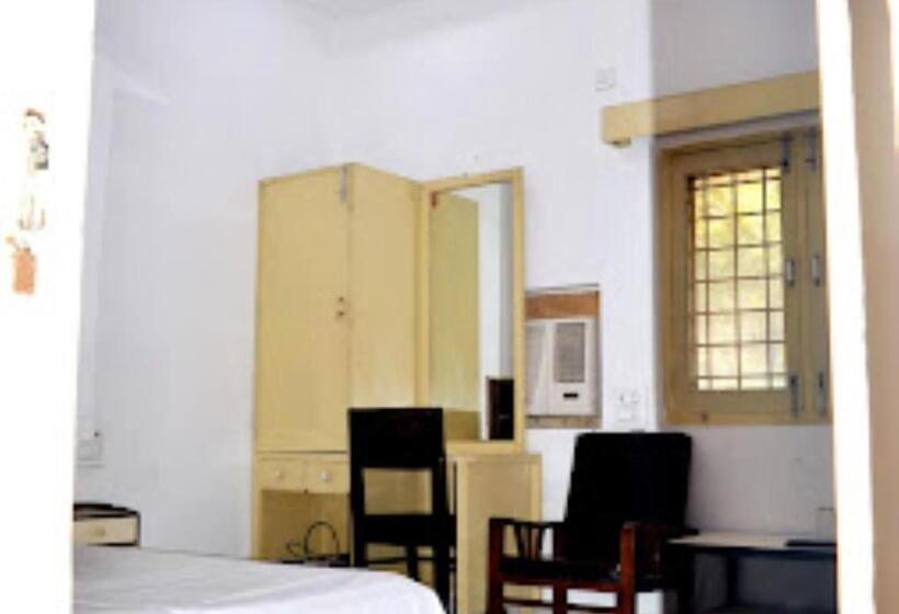 スタンダードルーム, Kadambari Hotel And Restaurant Patehra