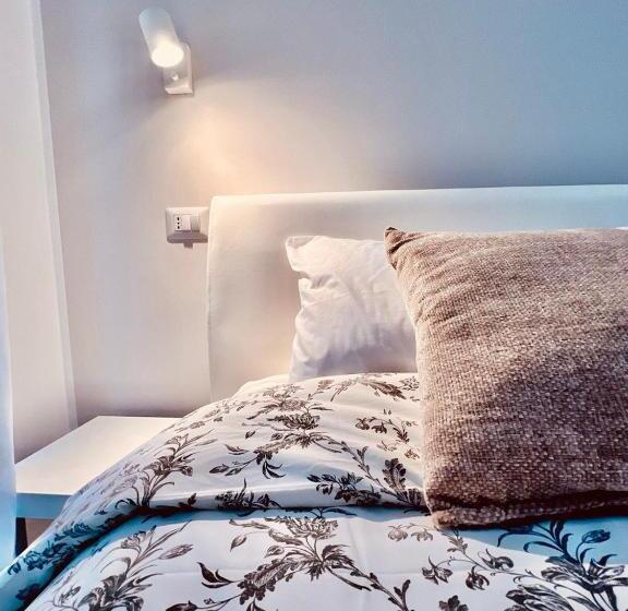 اتاق لوکس با بالکن, Finella Charming Rooms
