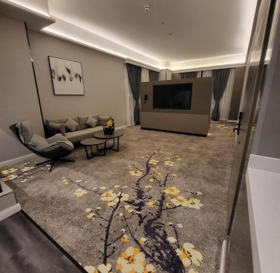 Family Suite, Msharef Almoden