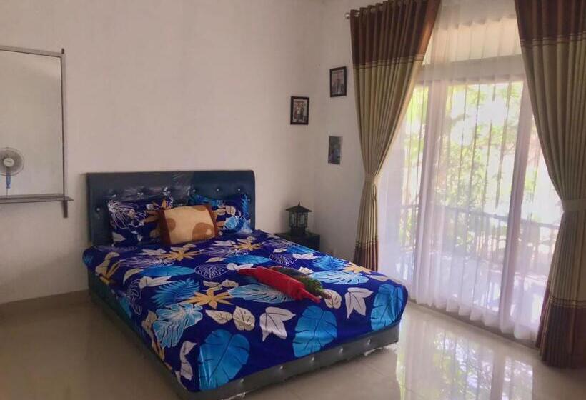 Номер Deluxe, Adi Guest House