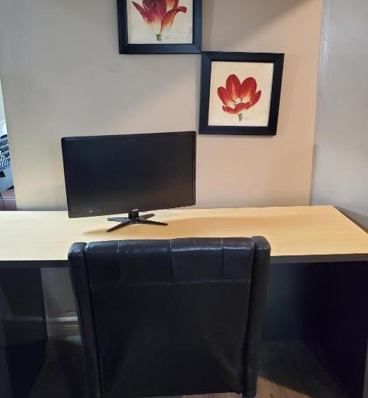 Номер Стандарт, Bella S Palace 2 Bedrooms Lower Level Unit In Town Home With Separate Entrance