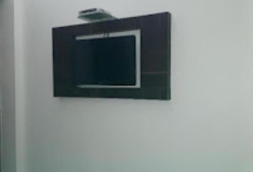 Номер Deluxe, Gopi Nagpur