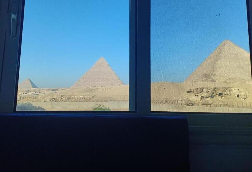 اتاق استاندارد سه تخته با چشم‌انداز, Yamour Pyramids View