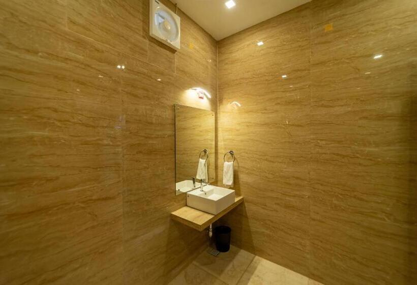 اتاق سوپریور با تخت بزرگ, Magizhvanam