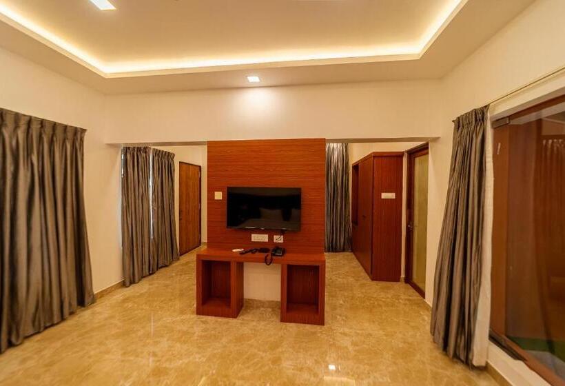 اتاق سوپریور با تخت بزرگ, Magizhvanam
