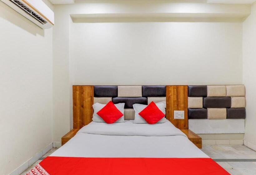 اتاق کلاسیک سه تخته, Oyo Hotel Asopalav