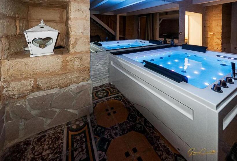 Номер Стандарт с Гидромассажем, Victoria Luxury Suite