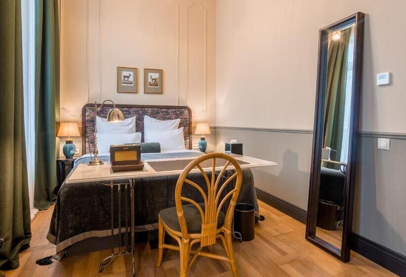 اتاق لوکس, Communal Hotel Kutaisi