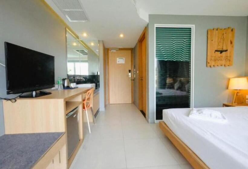 스탠다드 룸, Mad Monkey Phuket