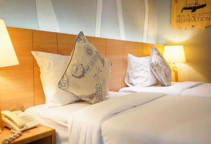 스탠다드 룸, Mad Monkey Phuket
