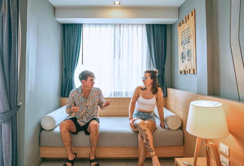 스탠다드 룸, Mad Monkey Phuket
