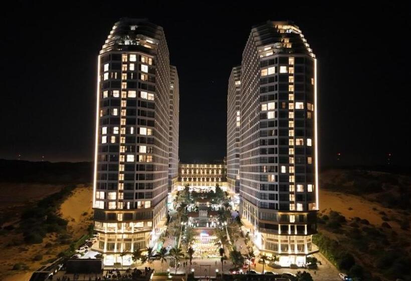 اتاق استاندارد چهار تخته با چشم‌انداز دریا, M Condotel Apec Mandala Cham Bay Mui Ne