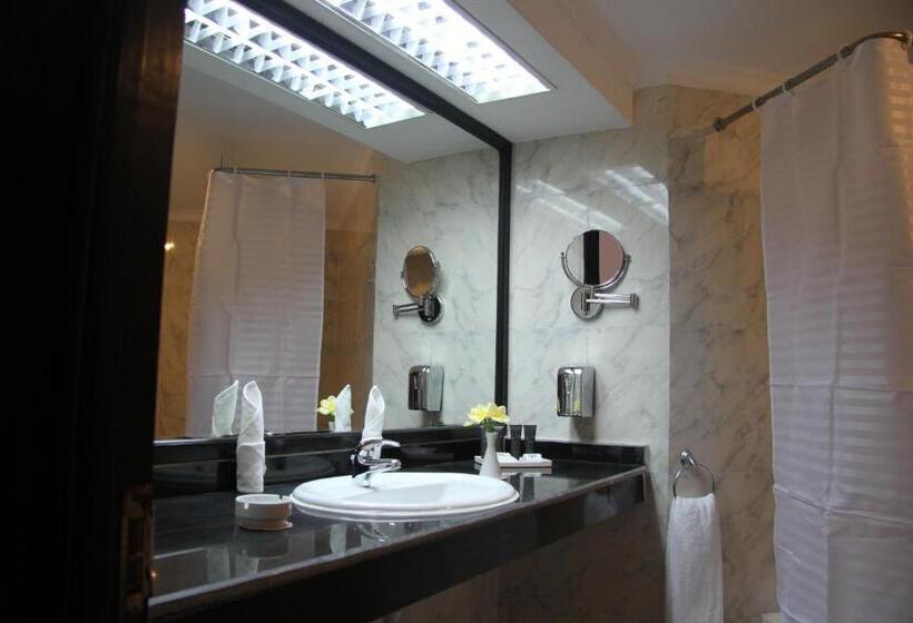 اتاق لوکس با چشم‌انداز دریا, White Valley Palace