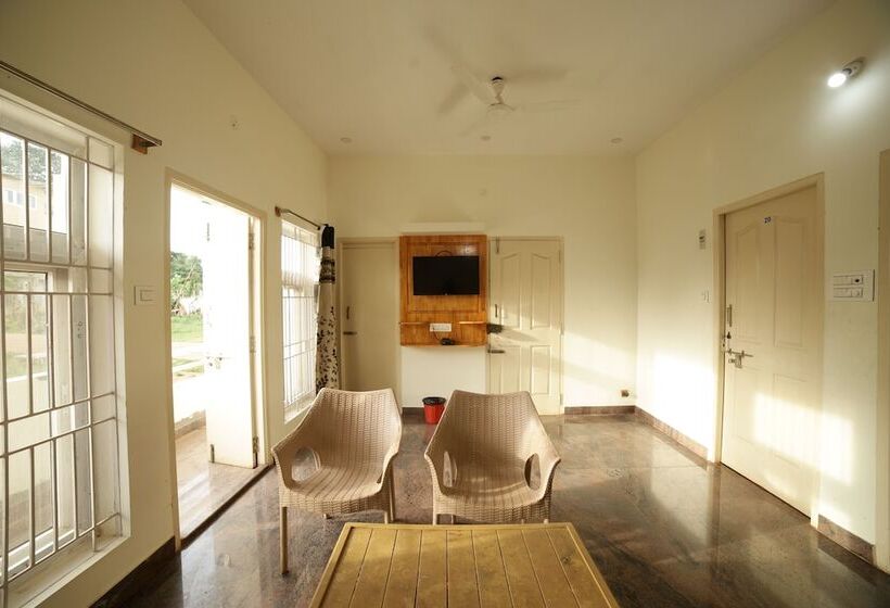 Апартаменты Deluxe 1 Спальня, Naksha Tree Hotel  Yelagiri Hills