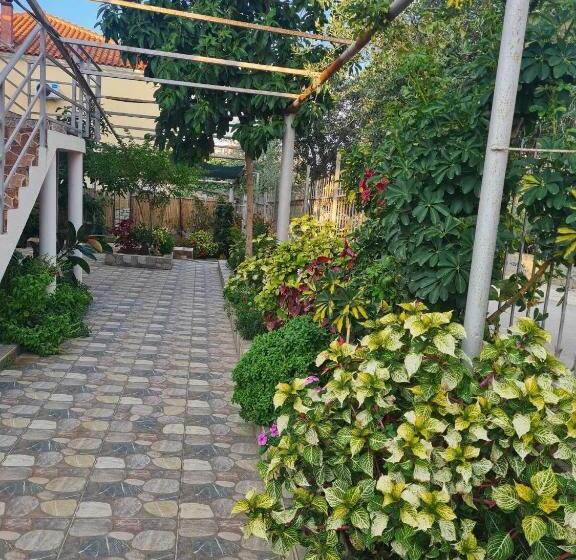 家庭海景房, Villa Minaj
