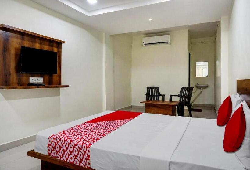 Трехместный Номер Классика, Oyo Om Shree Executive Lodging