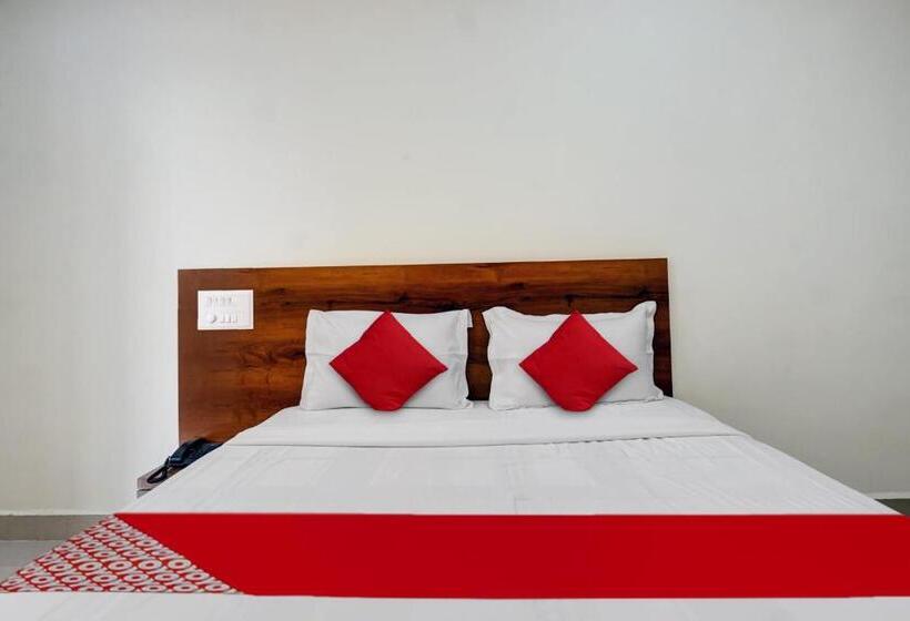 Трехместный Номер Классика, Oyo Om Shree Executive Lodging