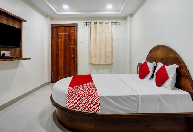Трехместный Номер Классика, Oyo Om Shree Executive Lodging