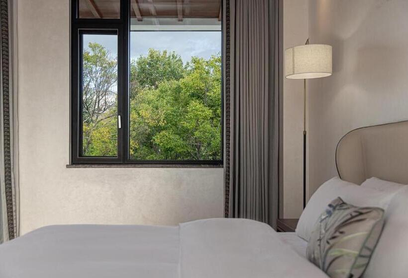 Номер Superior, Lijiang Heting Nakhi Boutique Hotel   Lijiang Ancient Town