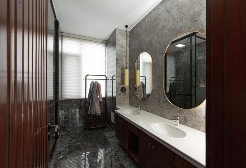 Люкс Deluxe Кровать Кинг, Lijiang Heting Nakhi Boutique Hotel   Lijiang Ancient Town
