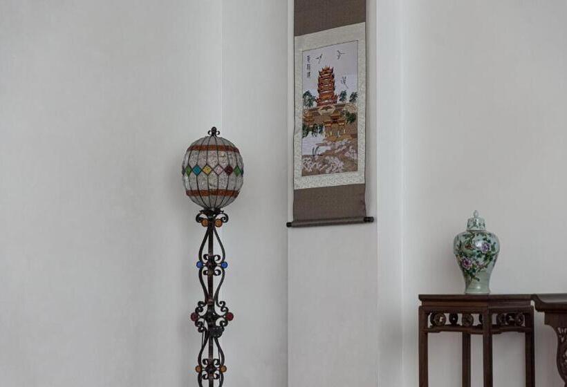 Люкс Deluxe Кровать Кинг, Lijiang Heting Nakhi Boutique Hotel   Lijiang Ancient Town