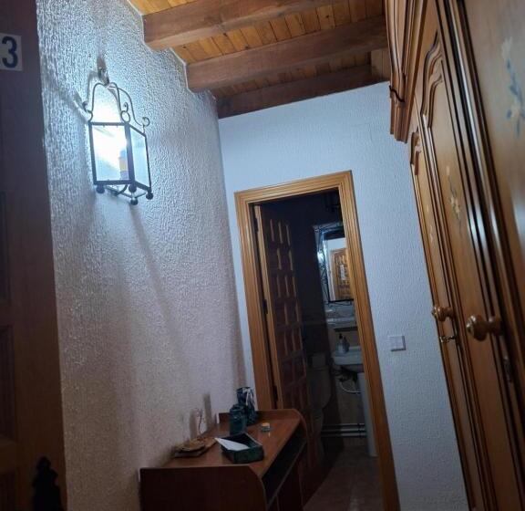 标准三人间, Hostal El Patio Restaurante