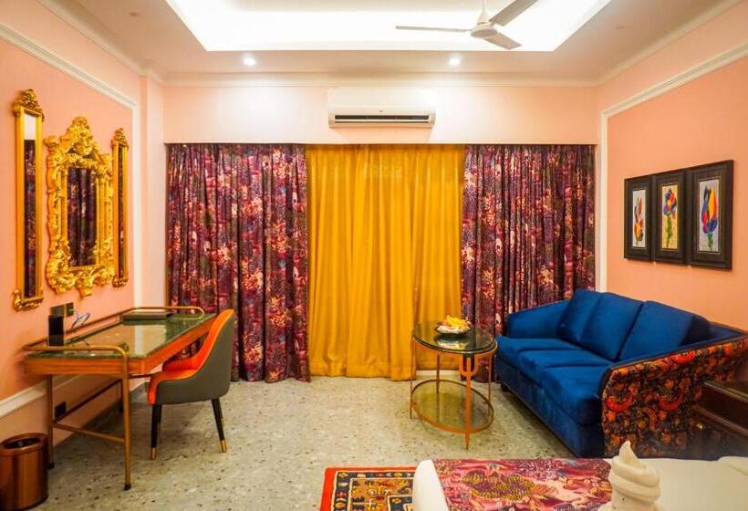 带大床的豪华间, Mayfair Purnea