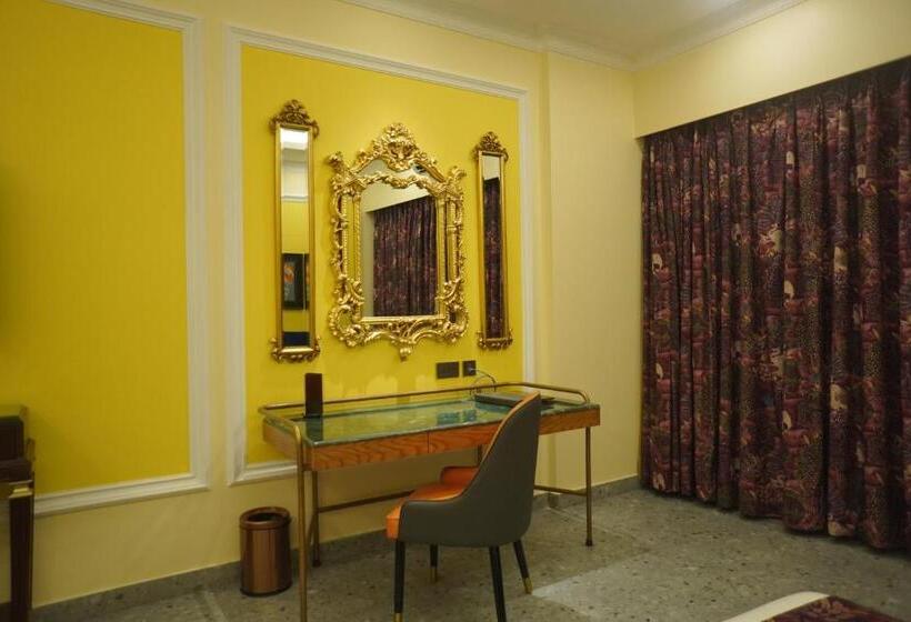 家庭间, Mayfair Purnea