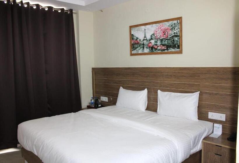 Standardrum, Collection O Shreya Residency