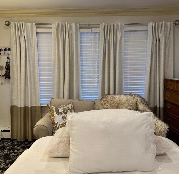 스탠다드 스튜디오, Welcoming Private Suite With French Touches