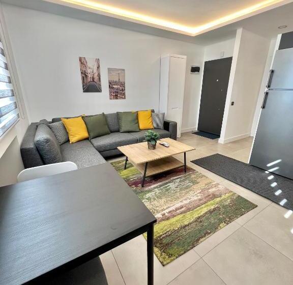 带1个卧室的公寓, Antalya Lara Bölgesinde Lüks Evimiz