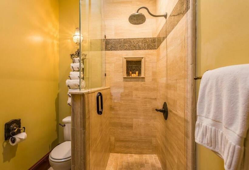 キングサイズベッドのデラックスルーム, Carriage Way Inn Bed & Breakfast Adults Only   21 Years Old And Up