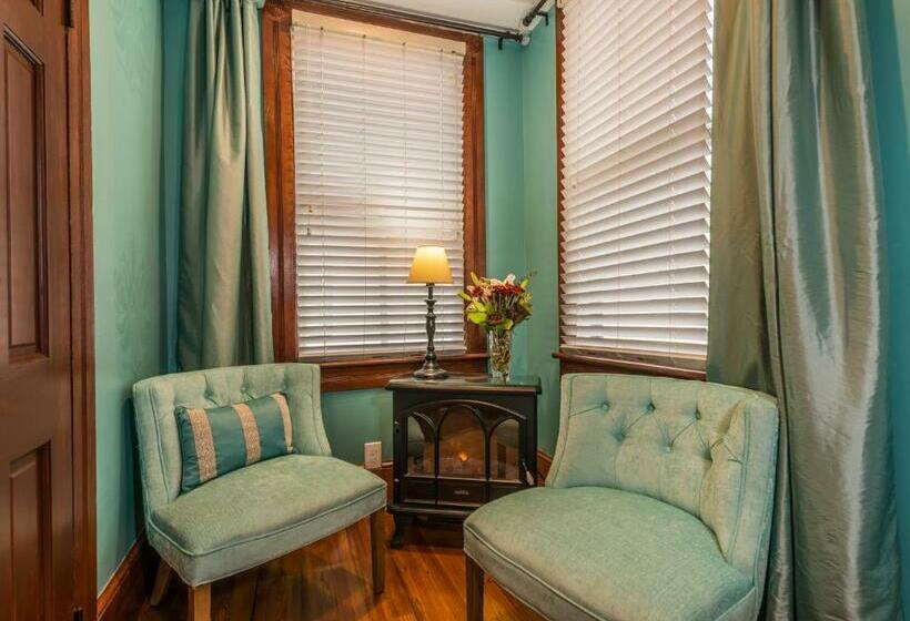 キングサイズベッドのデラックスルーム, Carriage Way Inn Bed & Breakfast Adults Only   21 Years Old And Up