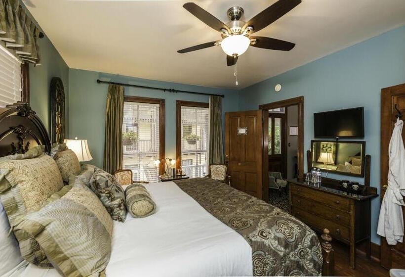 キングサイズベッドのデラックスルーム, Carriage Way Inn Bed & Breakfast Adults Only   21 Years Old And Up