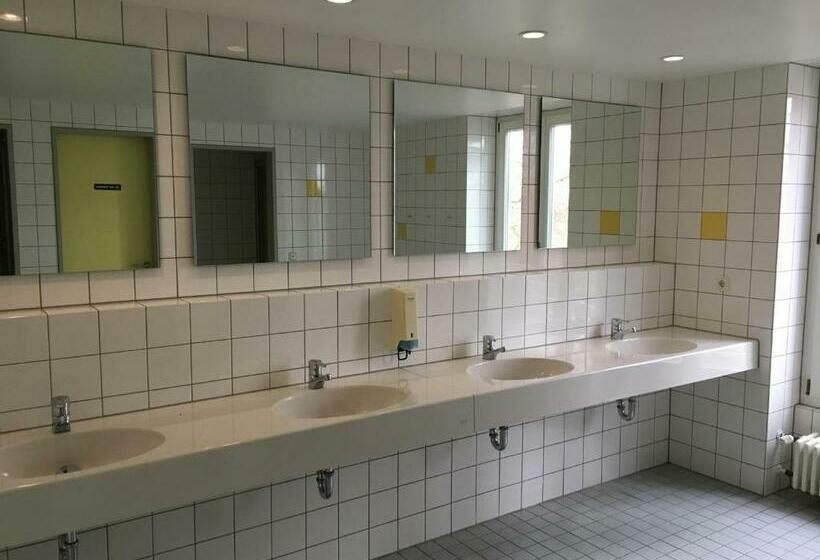 标准四人间共用浴室, Jugendherberge Aachen