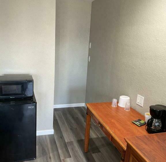 带大床的标准间, Villa Court Inn Oroville